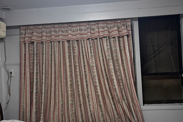 Studio-style 3th image