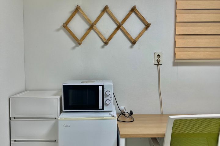 Room 207 5th image