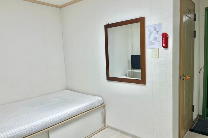 Room 207 4th image