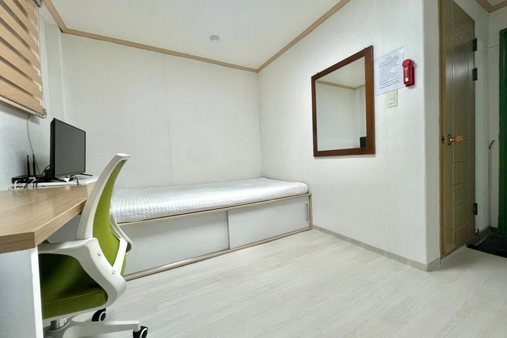 Room 207 3th image