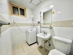 Room 207 6th image