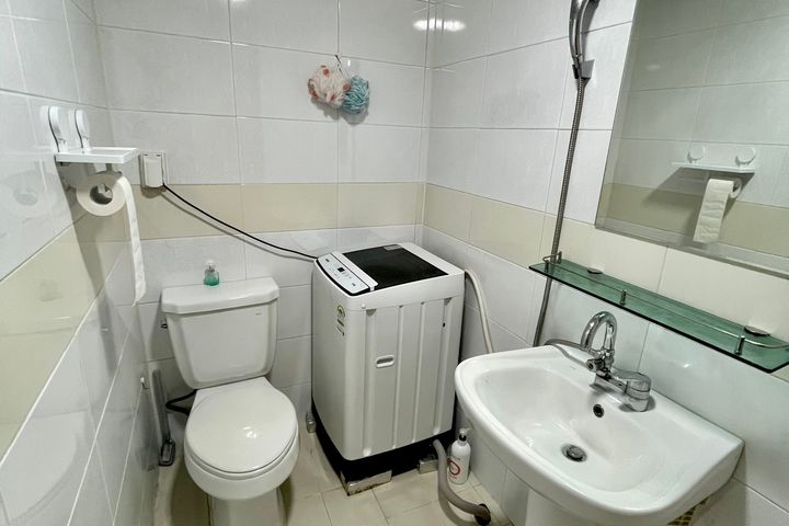 No. 106 7th image