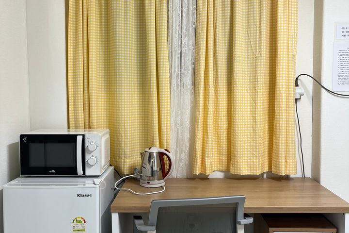 Room 201 11th image