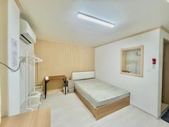 Room 201 7th image