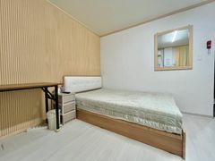 Room 201 13th image