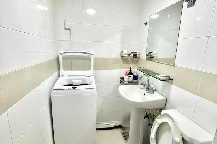 Room 201 14th image