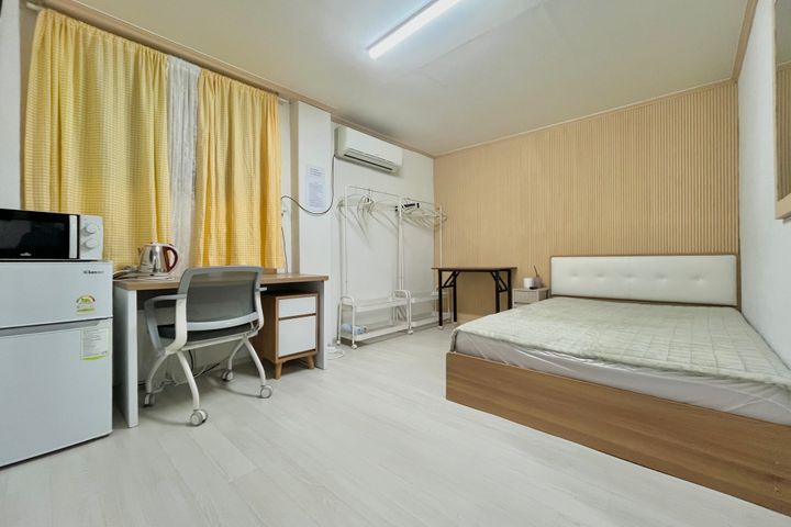 Room 201 0th image