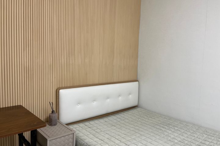 Room 201 6th image