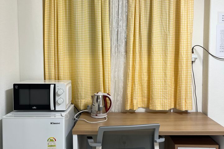 Room 201 10th image