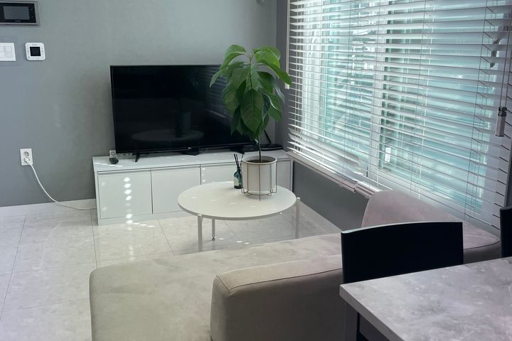 A bright and comfortable home. 3th image