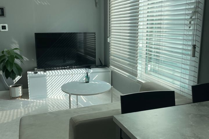A bright and comfortable home. 2th image