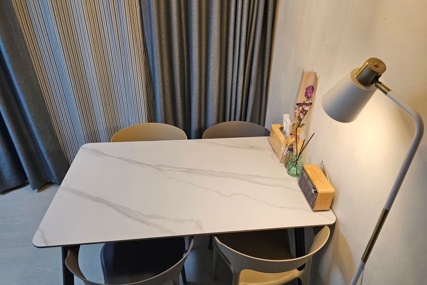 B룸(2인실)-창측침대