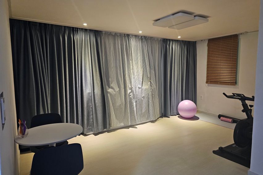 B룸(2인실)-창측침대