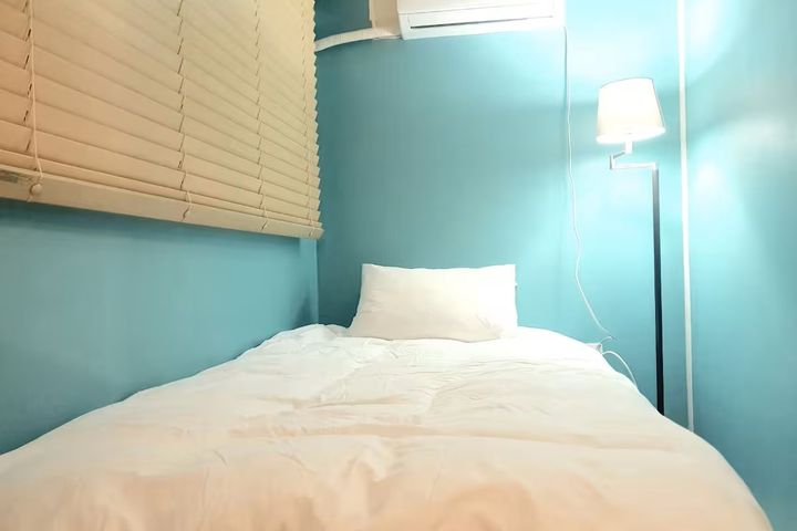 Cozy 4-room apartment, 7 minutes from Seoul S 3th image
