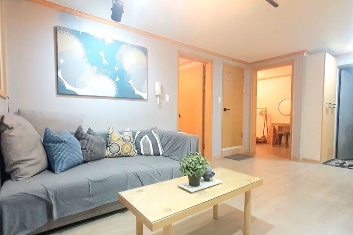 Cozy 3-room apartment, 7 minutes from Seoul S 1th image