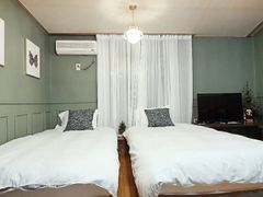 Cozy two-story studio, 3 minutes from Seoul S 2th image