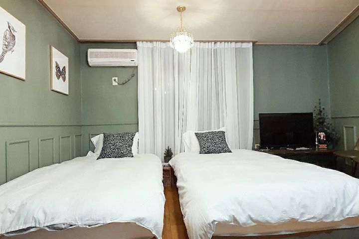 Cozy two-story studio, 3 minutes from Seoul S 2th image