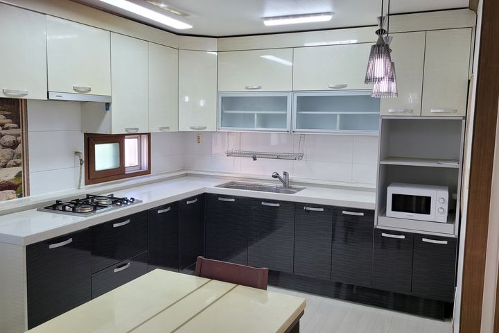 Spacious and pleasant 3-room unit in Gwaneum- 0th image