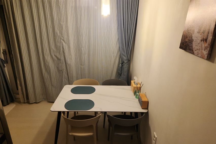 B룸(2인실)-창측침대