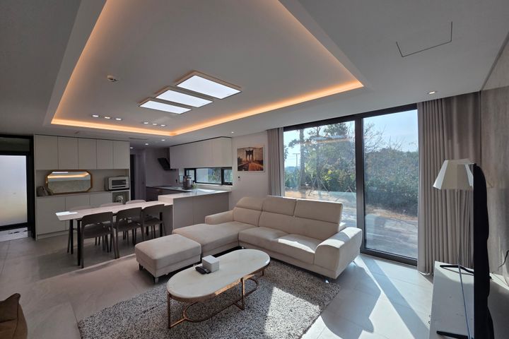 Jeju Seogwipo (4 bedrooms/3 bathrooms) 0th image