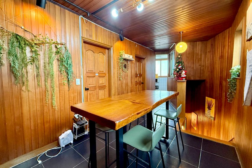 이대역 도보 4분 4룸