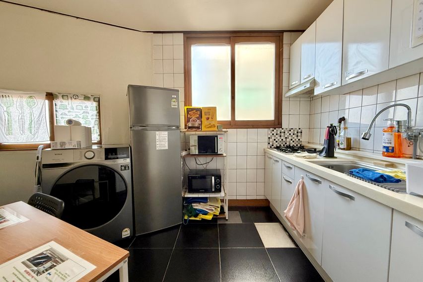 이대역 도보 4분 4룸