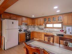A large, 40-pyeong house in a prime location 3th image