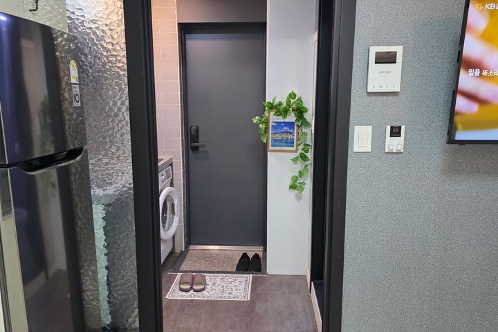 Seattle Unit 304 5th image