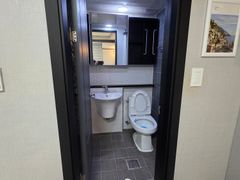 Seattle Unit 203 4th image