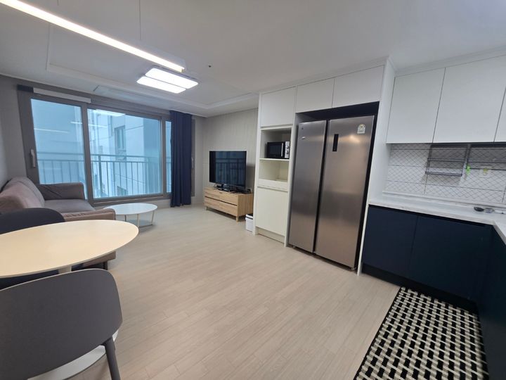 New high-rise, 2-bedroom unit near the airpor 방 이미지