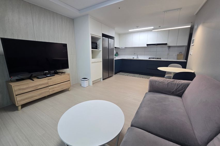 공항인근 고층신축 방2