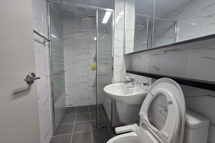 공항인근 고층신축 방2