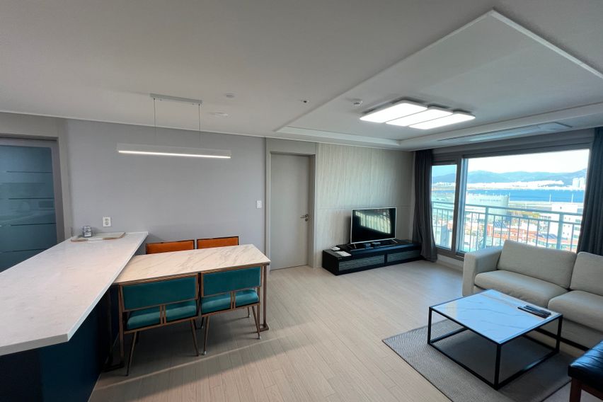 공항 앞 고층 리버뷰  0번째 이미지