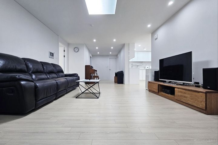 Clean 3-room, 2-bathroom apartment in Dogok-d 2th image