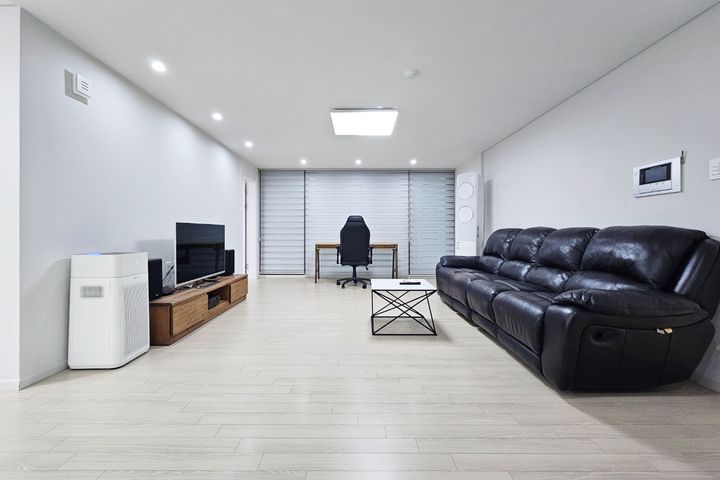 Clean 3-room, 2-bathroom apartment in Dogok-d 0th image