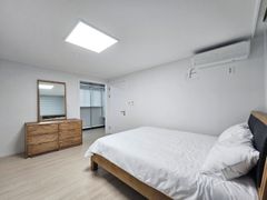 Clean 3-room, 2-bathroom apartment in Dogok-d 6th image