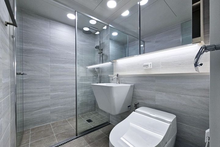 Clean 3-room, 2-bathroom apartment in Dogok-d 9th image