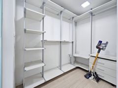 Clean 3-room, 2-bathroom apartment in Dogok-d 8th image