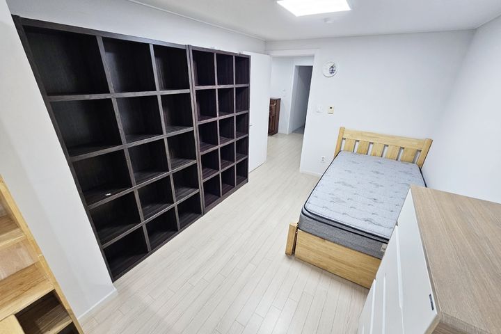 Clean 3-room, 2-bathroom apartment in Dogok-d 13th image