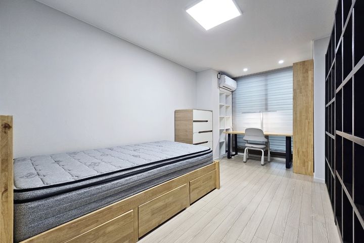 Clean 3-room, 2-bathroom apartment in Dogok-d 12th image