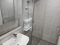 9-pyeong apartment next to Dongtan Lake with 17th image