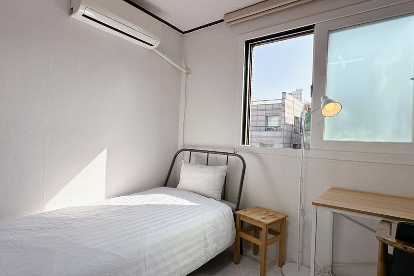 홍대합정 채광 좋은 방