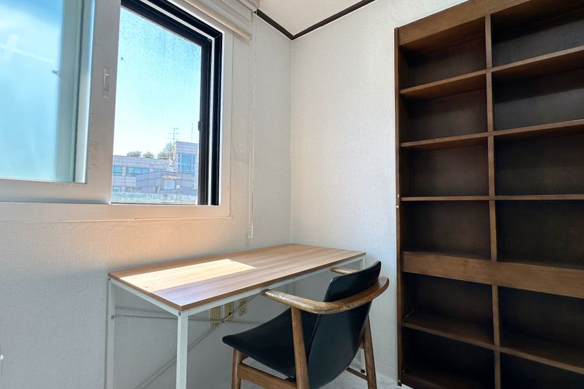 홍대합정 채광 좋은 방