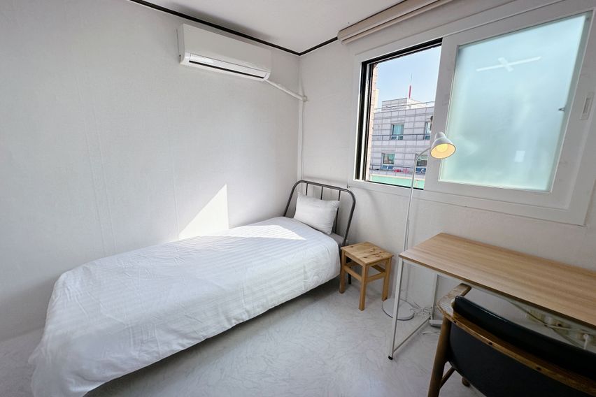 홍대합정 채광 좋은 방