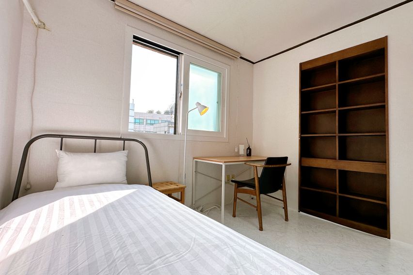 홍대합정 채광 좋은 방