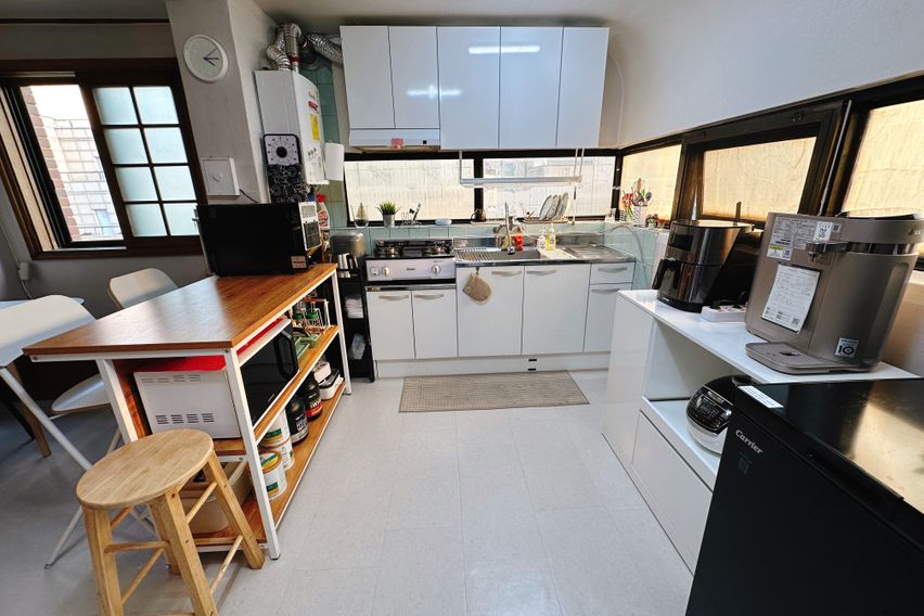 홍대합정 채광 좋은 방