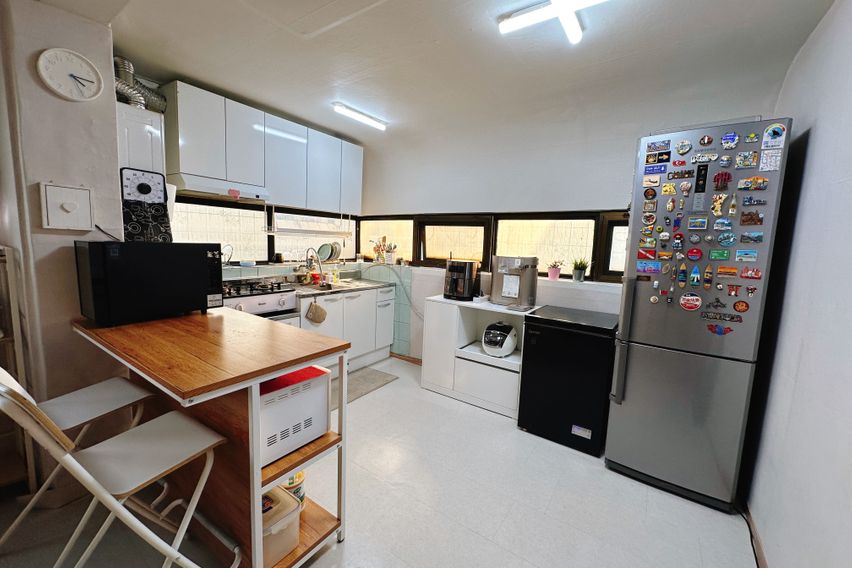 홍대합정 채광 좋은 방