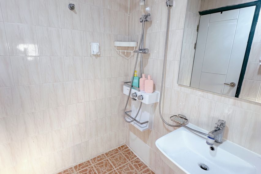 홍대합정 채광 좋은 방