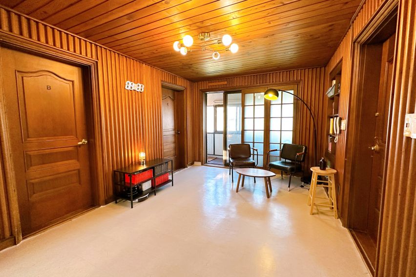 홍대합정 채광 좋은 방