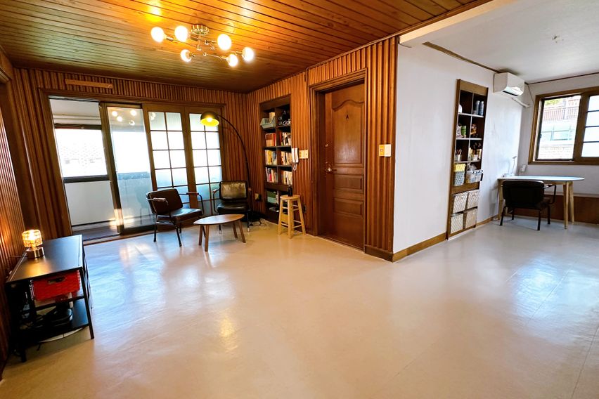 홍대합정 채광 좋은 방